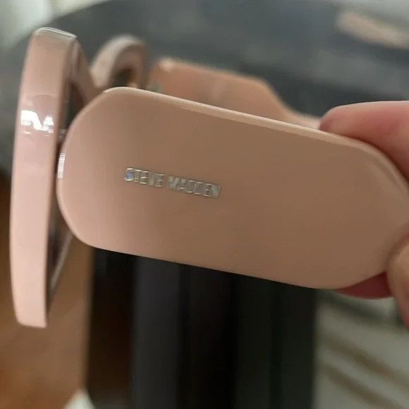 NWOT STEVE MADDEN CAT EYE SUNGLASSES - Picture 3 of 3